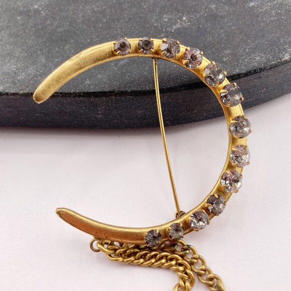 ANTIQUE Gold tone metal grey rhinestone crescent moon chain brooch ~ Vintage pin - Picture 5 of 9